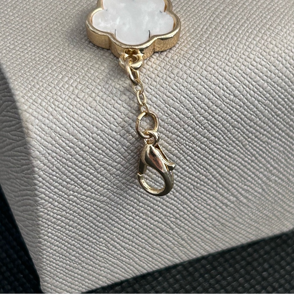 Clover Bracelet Mother of Pearl 5 Flower Size 7.5 - Picture 5 of 10